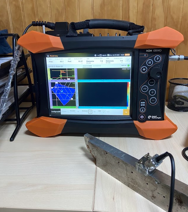 Equipo PAUT configurado durante una capacitación práctica